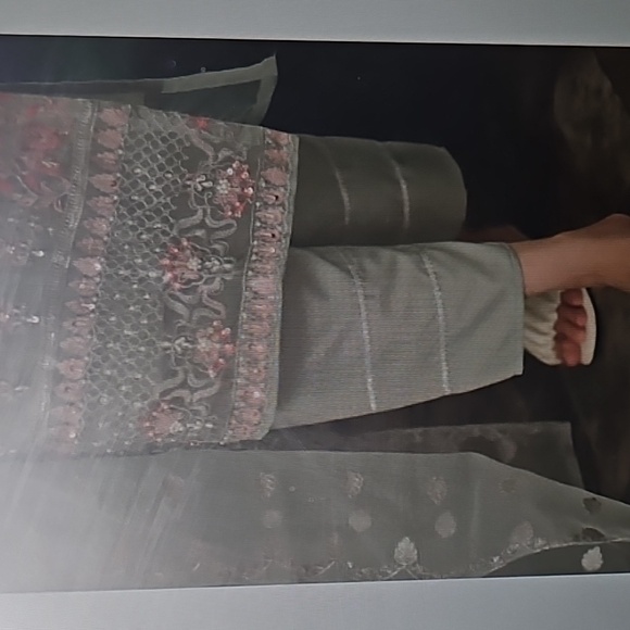 Pakistani 3 Piece Suit Small - Picture 5 of 6